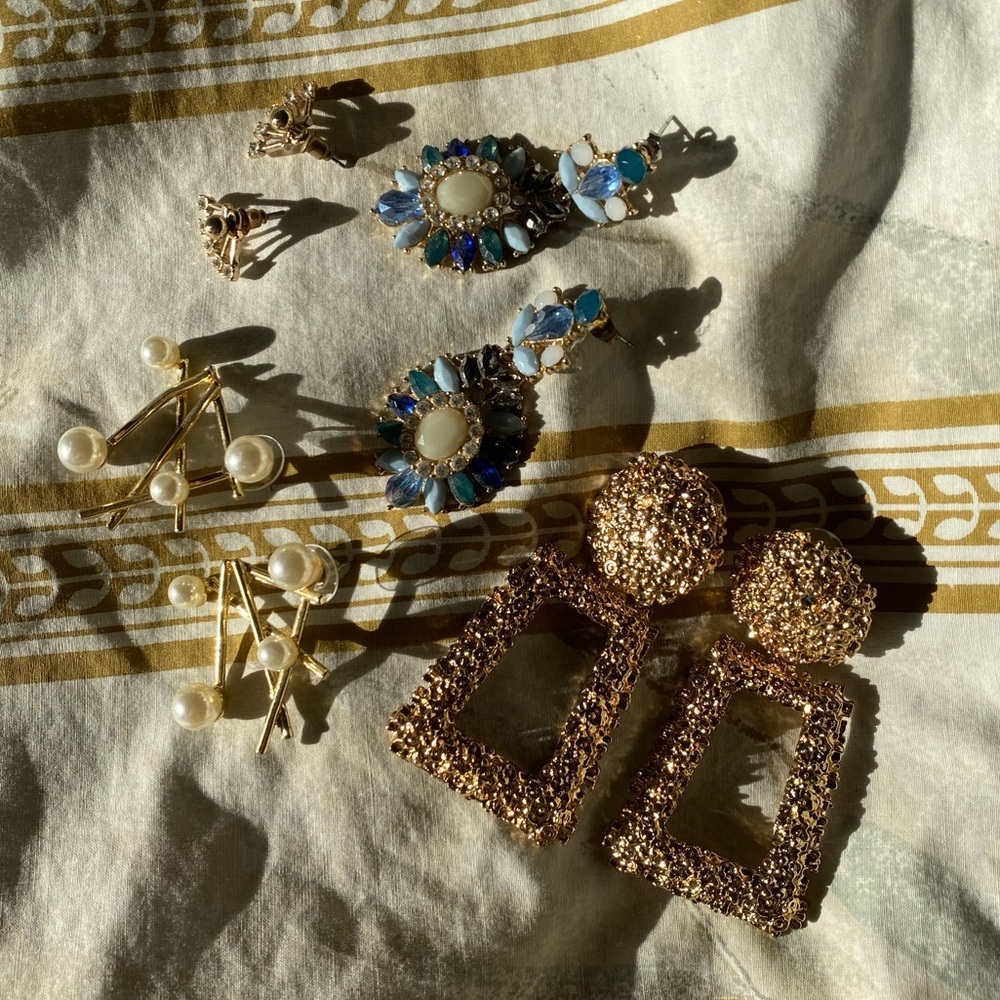 set of 4 pairs of costume jewelry earrings ✨